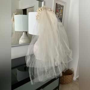 Elegant Cream Bridal Veil with Floral Headpiece